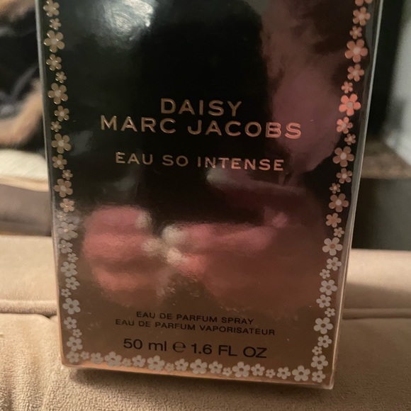 Marc Jacobs Daisy Intense Perfume 50ml - Picture 2 of 5